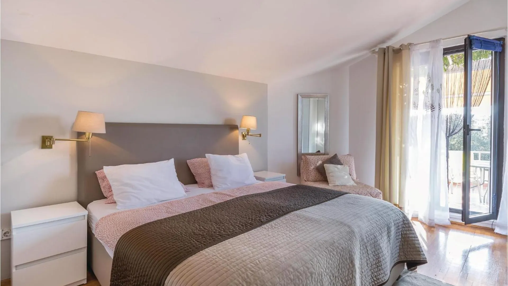 Stunning Apartment In Pula With House Sea View